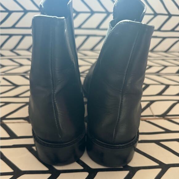 Stuart Weitzman Men’s Gobi black leather ankle boot size 10 main image 9